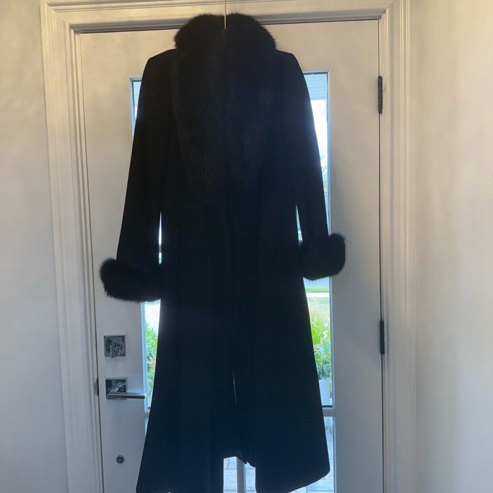 Elegant Black Fur-Trimmed Women's Coat
